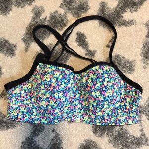 VS PINK Wired Sports Bra